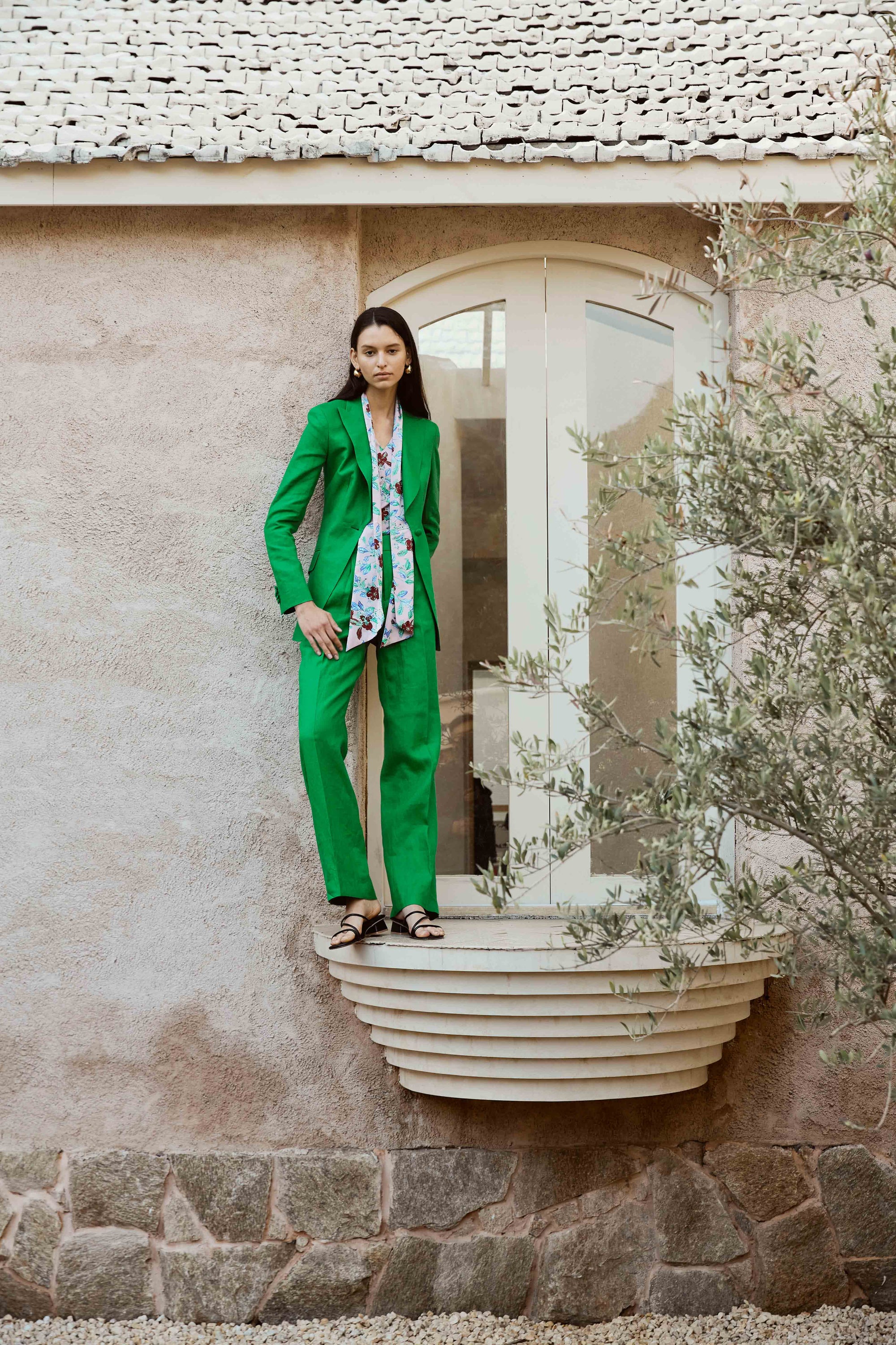 Kelly Green Women’s Suit with Fancy Shawl