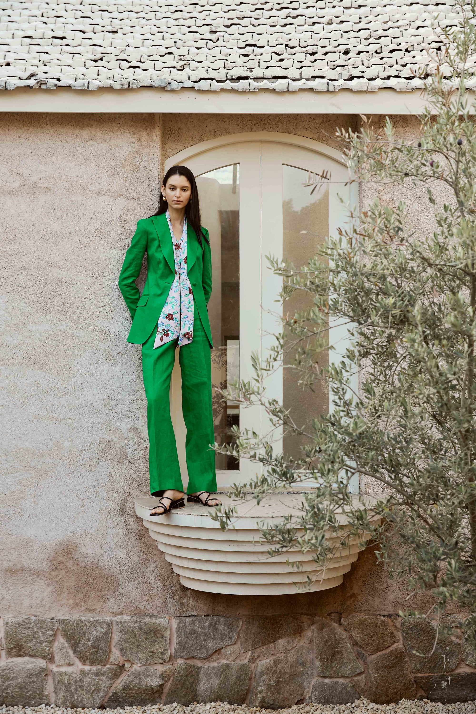 Kelly Green Women’s Suit with Fancy Shawl