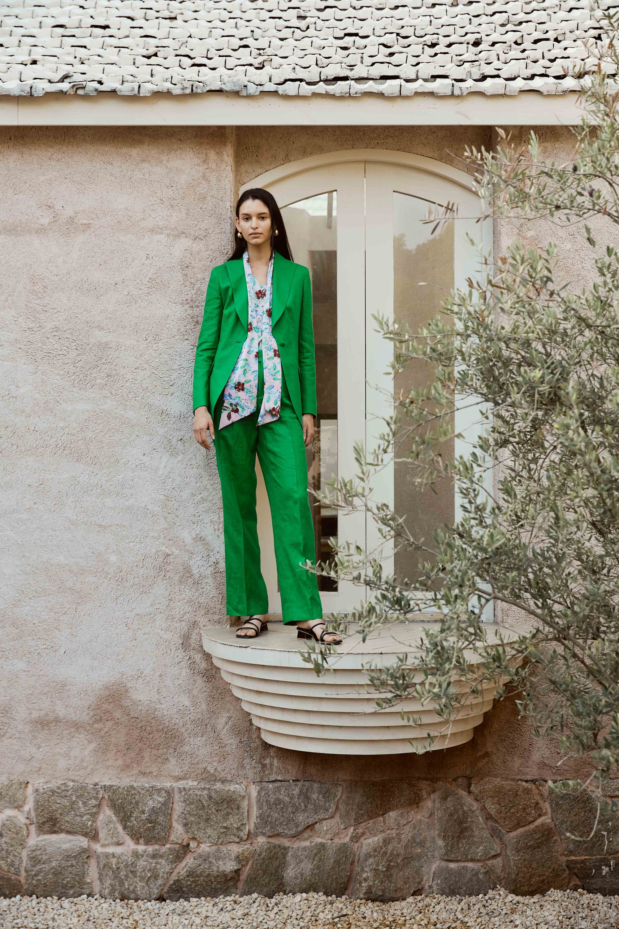 Kelly Green Women’s Suit with Fancy Shawl