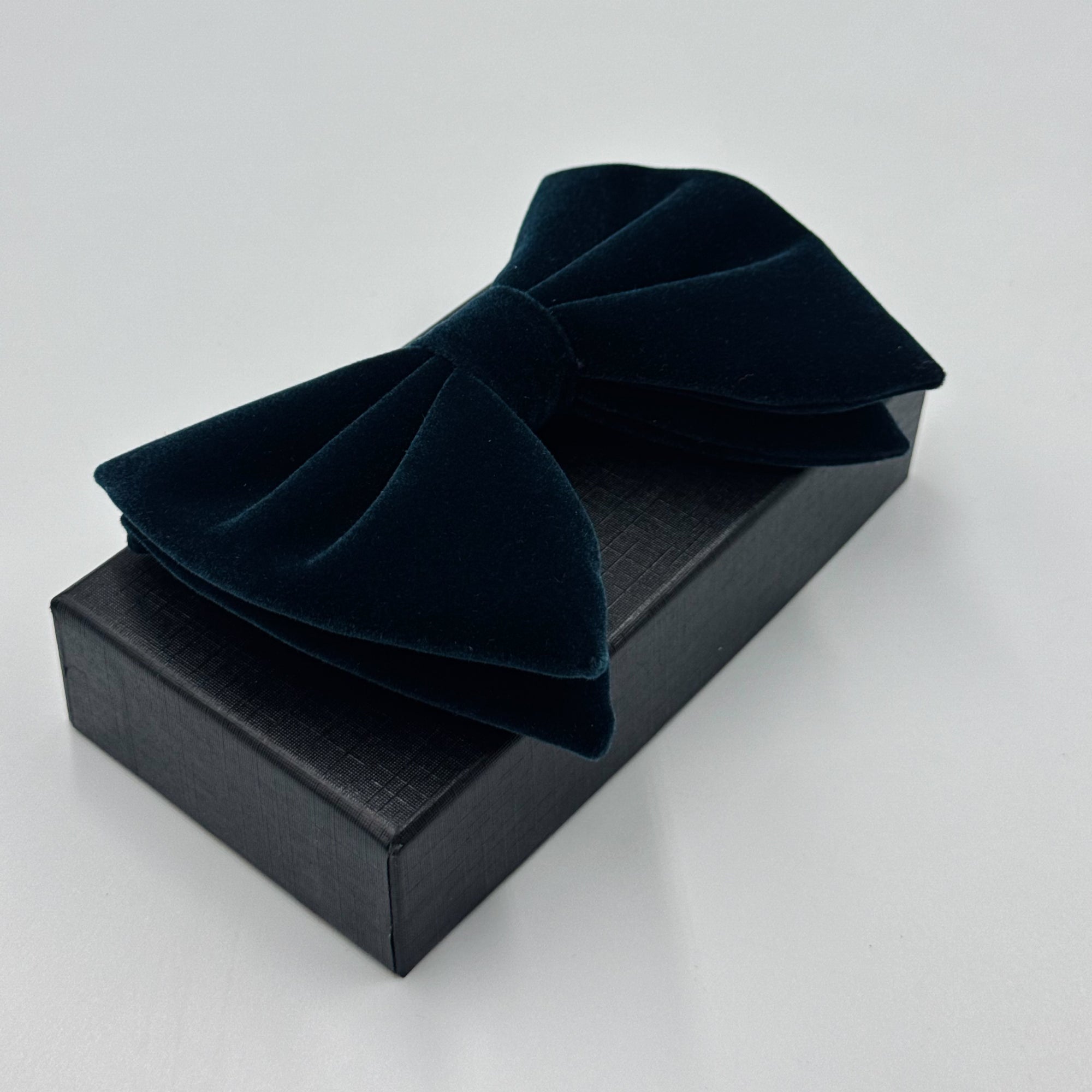 Luxurious Black Velvet Bow Tie