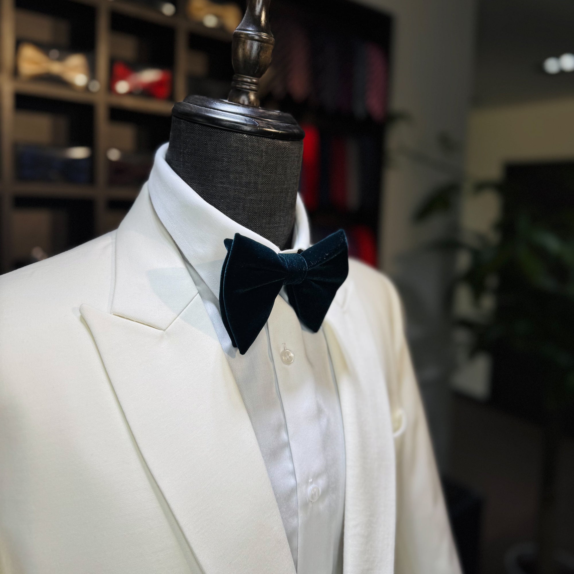 Luxurious Black Velvet Bow Tie